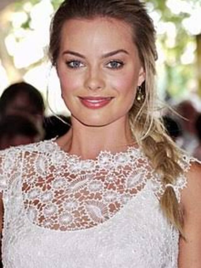 Morgot Robbie looks emotional